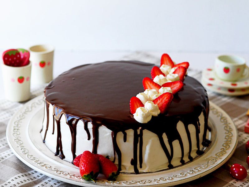 Cover Image for Gâteau d’anniversaire aux fraises et crème fouettée