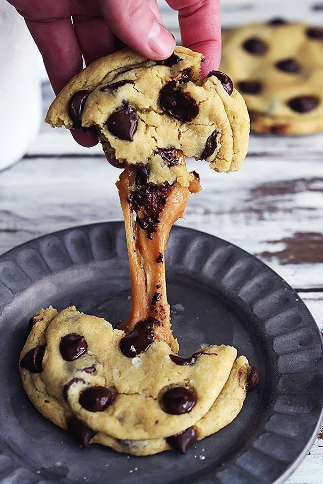 Cover Image for Cookies moelleux aux pépites de chocolat, cœur fondant au Caramel