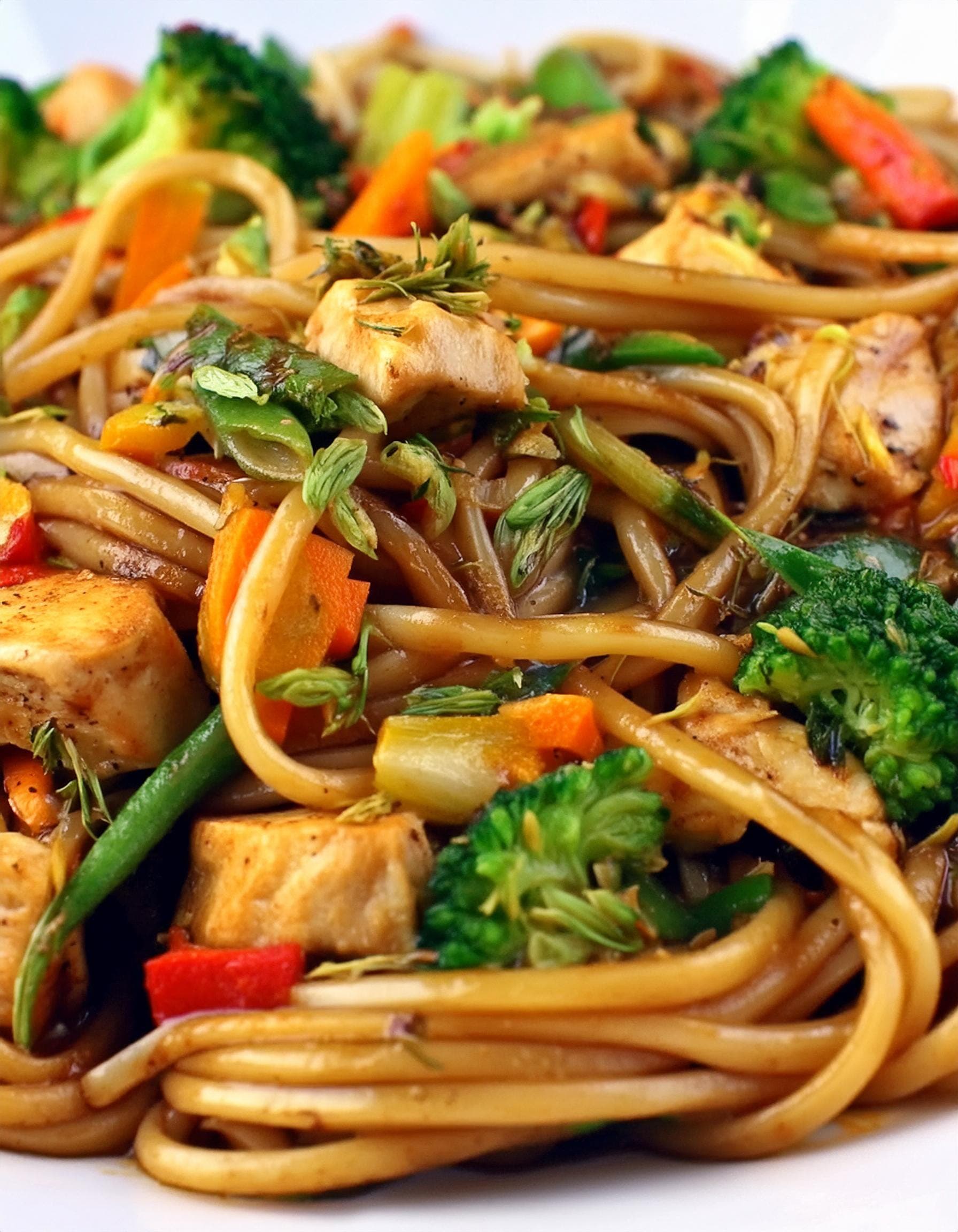 Cover Image for Poulet Sauté aux Nouilles et Légumes Colorés