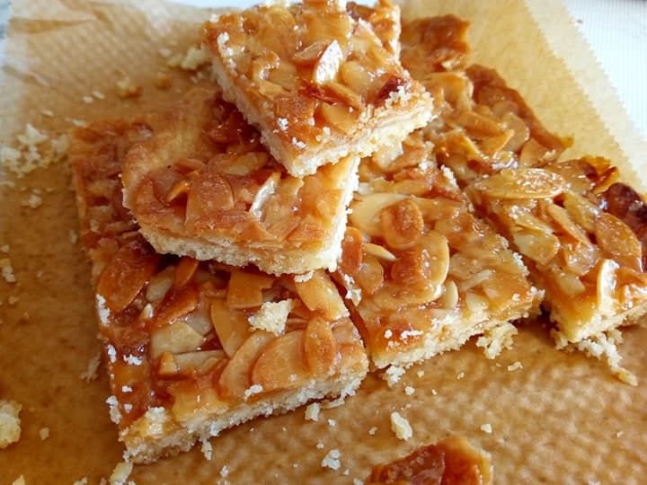 Cover Image for Carrés caramélisés aux amandes éffilés