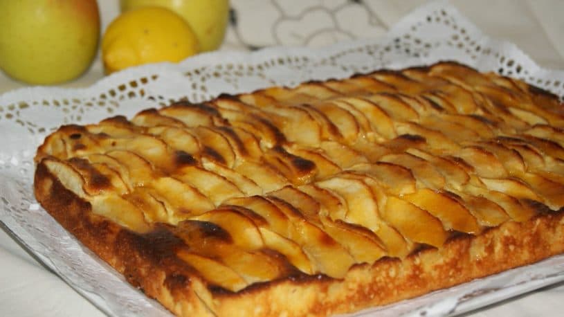 Cover Image for Gâteau yaourt aux pommes et raisins secs