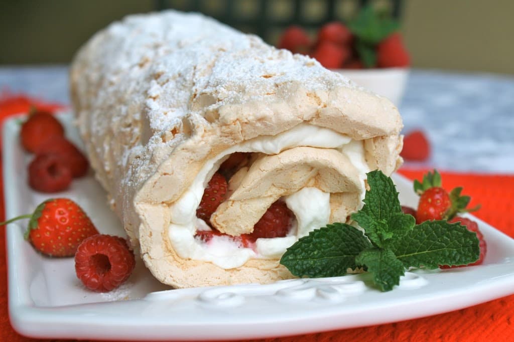 Cover Image for Roulé meringue, chantilly et fraises