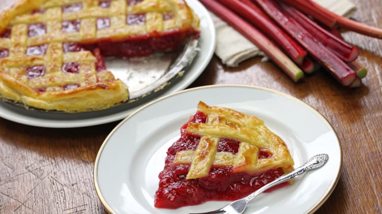 Cover Image for Tarte à la rhubarbe et aux fraises