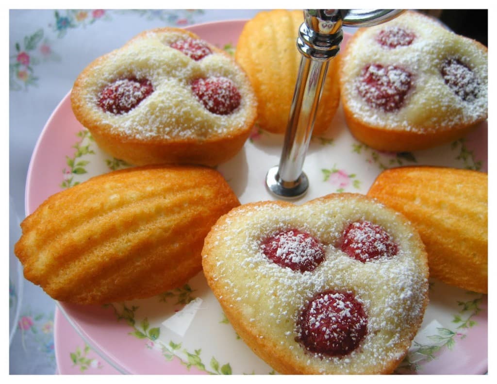 Cover Image for Madeleines aux amandes et framboises