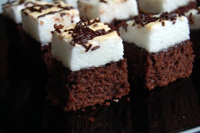 Cover Image for GÂTEAU AU CHOCOLAT MERINGUÉ