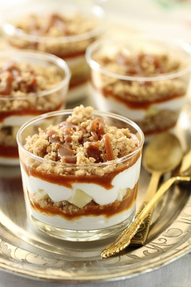 Cover Image for Crumble aux pommes, crème fouettée et caramel